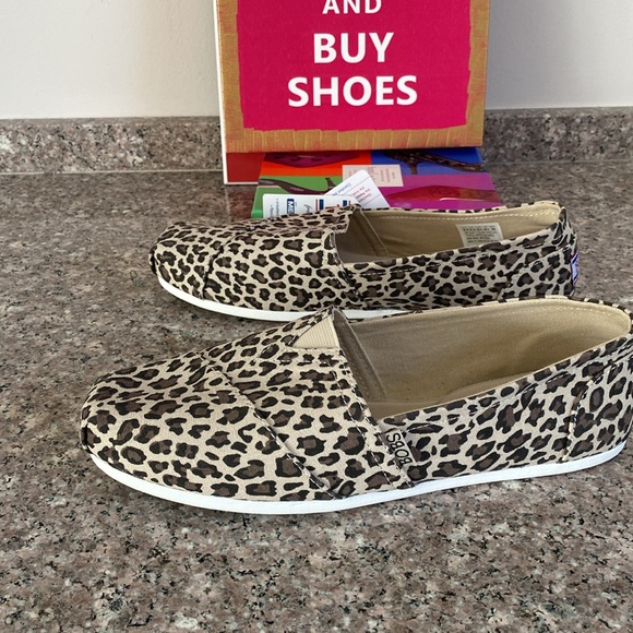 Bob’s From Skechers NEW memory foam slip on shoes W9.5 model 33417/LPD leopard - Picture 7 of 12